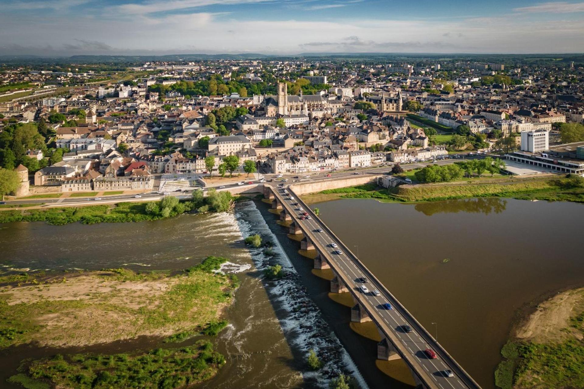 "Au Centre De Nevers" Hyper Centre Ville De Nevers, Proche Gare, Spacieux & Calme מראה חיצוני תמונה